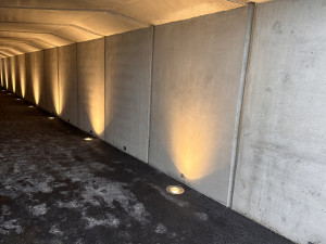 Podchod místo nebezpečného přechodu na Strakonické je hotový. Vypadá ale jinak, než původní návrh