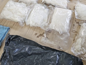 Cizinec provozoval v Praze bar, se synem si navíc přivydělával rozvozem drog po Evropě