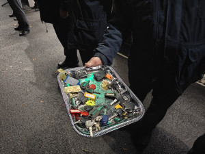 Pražští dobrovolní hasiči dostali od svých profesionálních kolegů deset kusů mobilní techniky