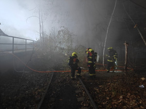 Na nákladovém nádraží hořelo v prázdné budově