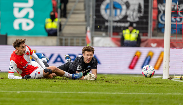 Slavia si porážkou Slovanu pojistila místo na špici tabulky