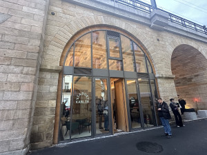 První zasklený oblouk Negrelliho viaduktu je v provozu, lidé si ho mohou zdarma pronajmout