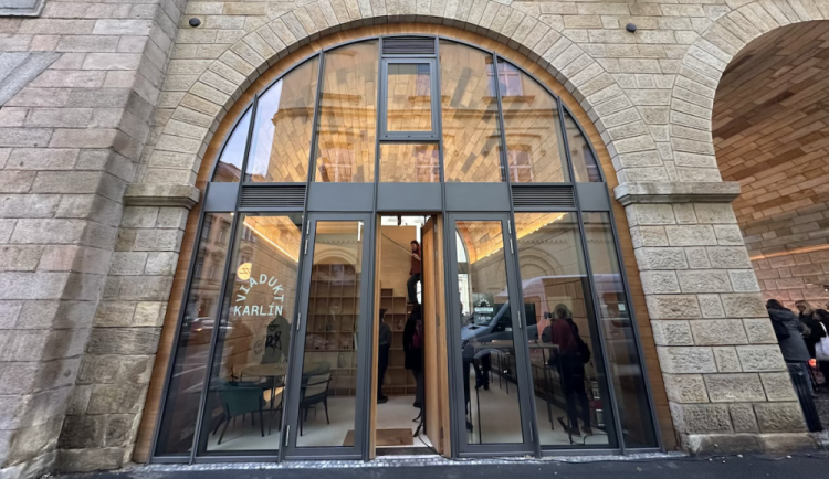 První zasklený oblouk Negrelliho viaduktu je v provozu, lidé si ho mohou zdarma pronajmout