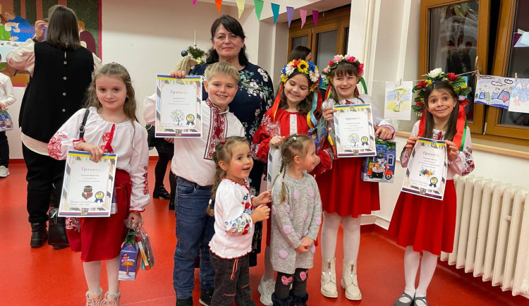 Moje první Vánoce mimo domov: Tradice ukrajinských dětí v České republice.