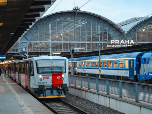 Pražské příměstské vlaky budou moci od neděle odjíždět o pár vteřin dřív