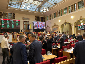 Pražští zastupitelé schválili rozpočet, město bude příští rok hospodařit s příjmy 110,92 miliardy a výdaji 113,49 miliardy
