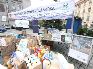 V Primátorské adventní potravinové sbírce se vybralo o 700 kilogramů více potravin než loni