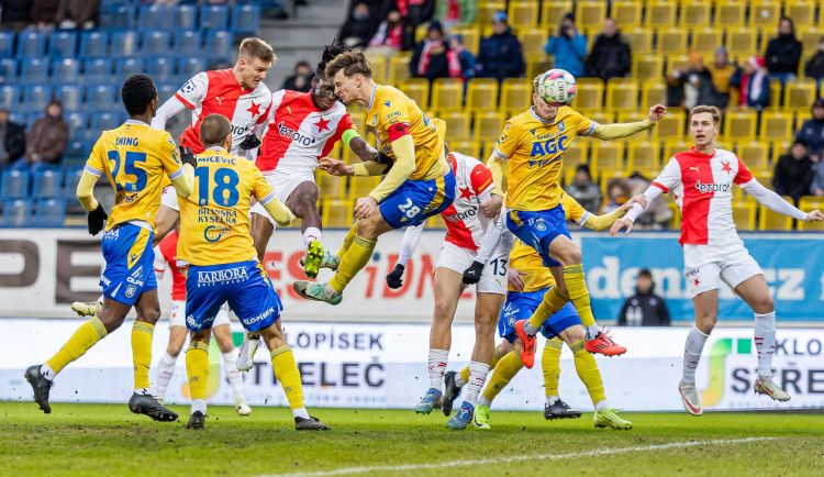 Slavia letos poprvé prohrála. Její vítěznou šňůru přerušil jedinou brankou Daniel Trubač