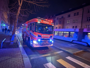 VIDEO: Ve Vršovicích hořela kuchyň restaurace, škoda je půl milionu