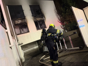 VIDEO: Od prskavky vyhořel v Praze celý rodinný dům, škoda je v milionech