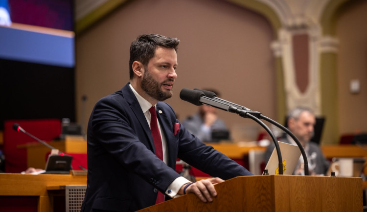 Šéf pražského ANO Prokop se omluvil, že lhal o fotce brněnské primátorky