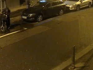 Zatímco jeden byl již ve vazbě, druhý kradl dál. Kriminalisté dopadli specialisty na krádeže motorek