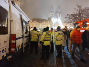 Nový rok oslavily v centru Prahy tisíce lidí, hasiči zasahovali u třiceti požárů