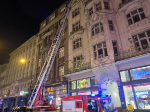 Oslavy příchodu Nového roku zatím v Praze probíhají klidně, hasiči řešili jen menší požáry