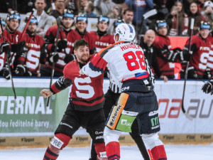 Hokejisté Sparty porazili i potřetí v sezoně Pardubice, rozhodli v přesilovkách