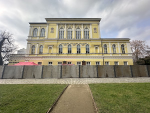 Ve sporu o pronájem Žofína rozhoduje soud, Univerzita Karlova tam proto zrušila své plesy