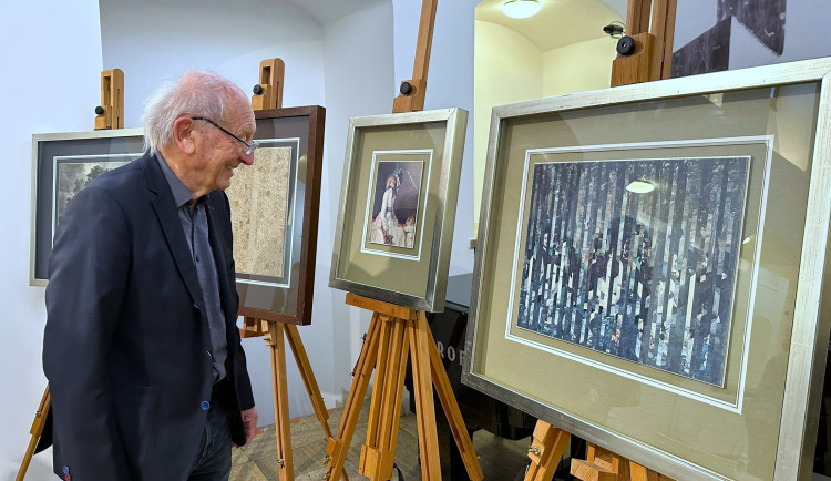 Unikátní sbírku 66 koláží světově proslulého umělce Jiřího Koláře získala galerie darem od společnosti ČEZ
