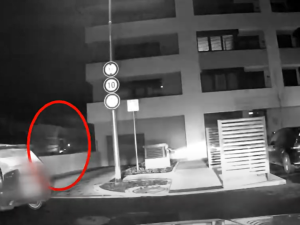 VIDEO: Městská policie opakovaně zadržela řidiče se zákazem řízení. Při pokusu o útěk ho zadržela