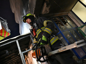 Některé městské části žádají po tragickém požáru kontroly plynových ohřívačů. Jejich počty ale neevidují