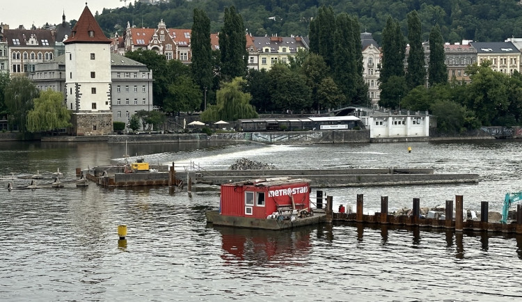 Povodí Vltavy dokončí rekonstrukci Šítkovského jezu u Jiráskova mostu o rok dřív