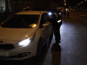V rámci akce Korzet zkontrolovali policisté během páteční noci přes tisíc osob, několik set provozoven a vozidel