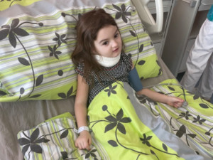 Z obyčejné bolesti zad se u pětileté holčičky vyklubalo onkologické onemocnění. Musela podstoupit transplantaci kostní dřeně