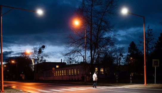 V hradeckých Svinarech budou mít přechod, který ve tmě nezmizí