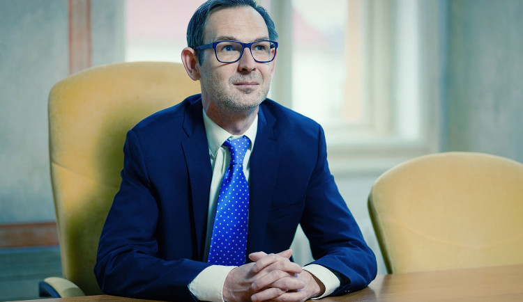 Pokutu 300 tisíc korun od ÚOHS Praze 8 uhradil starosta Gros ze svých vlastních peněz.