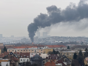 Hasiči zasahovali v Michli u požáru, který byl vidět i z dálky