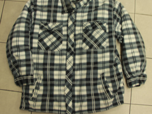 Policie pátrá po totožnosti žena, který spáchala sebevraždu na dětském hřišti. Poznáte ji?