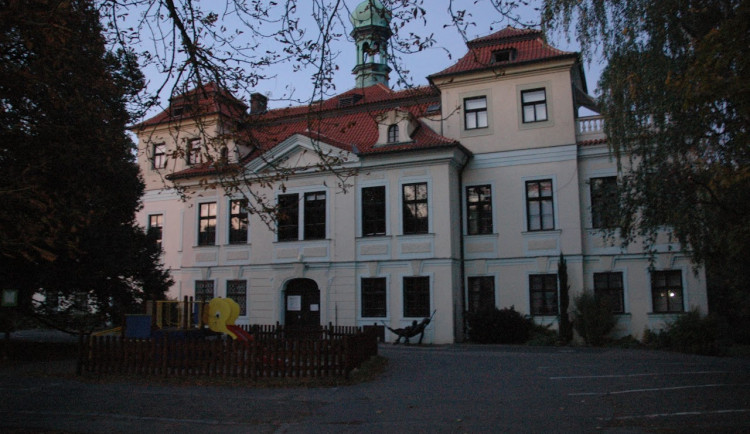 Majetkový úřad se potřetí pokusí v aukci prodat pražský zámek Veleslavín