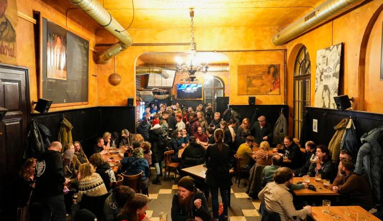 Dejvická nádražka by měla zůstat dosavadnímu provozovateli.