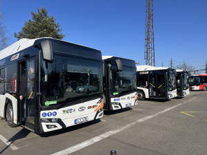 Městskou i linkovou dopravu zajišťují v Táboře plně elektrické autobusy. Ročně mají ujet milion kilometrů a převést 1,5 milionu cestujících