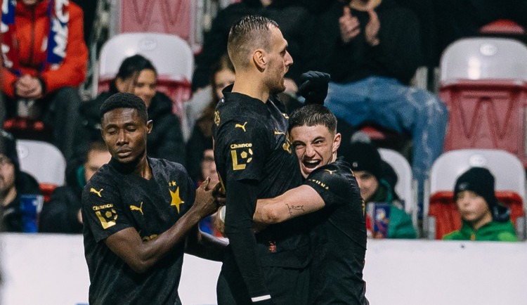 Slavia ovládla šlágr v Plzni a míří za titulem, Chorý zářil proti bývalému klubu