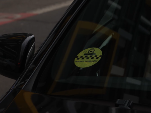 Policie při rozsáhlé víkendové kontrole taxikářů vybrala na pokutách přes 300 tisíc korun