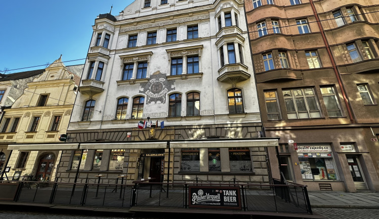 V legendární pivnici vládl pevnou rukou pravzor všech nerudných šenkýřů. Komu nepřidělil flek, ten se nenapil