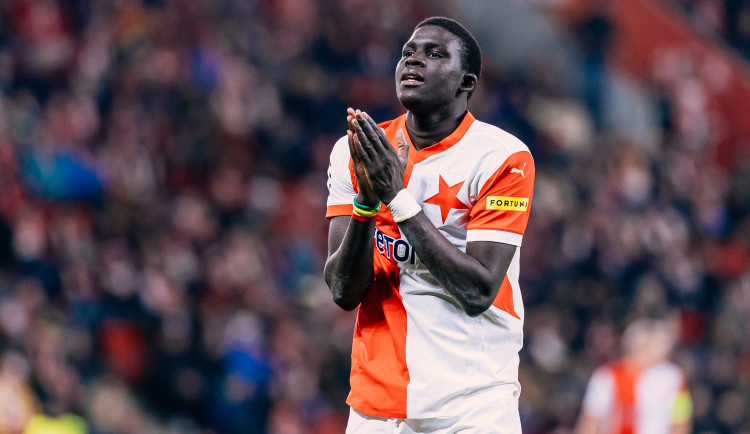 Slávista Diouf utrpěl prasklinu v lýtkové kosti, chybět bude minimálně tři týdny