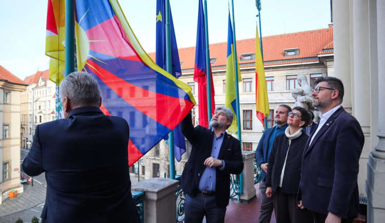 Pražský magistrát, městské části i Senát dnes vyvěsili vlajky Tibetu