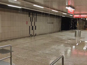 Únik vody způsobili při stavebních pracích.