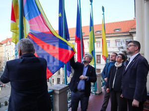 Pražský magistrát, městské části i Senát dnes vyvěsili vlajky Tibetu