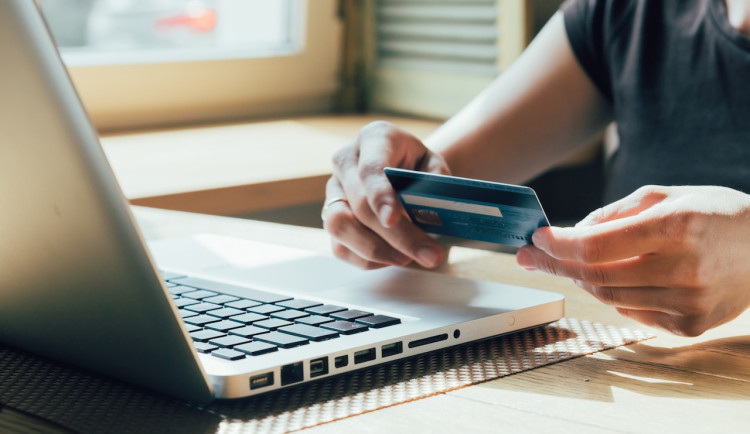 Peníze ihned na účet jsou transparentní nabídkou pro každého