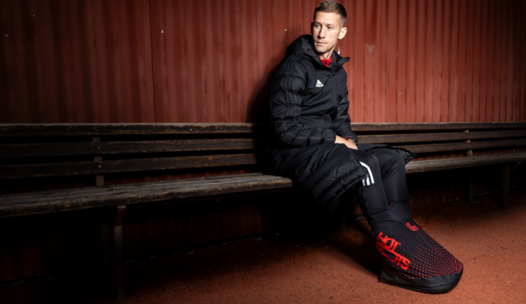 Světovou novinku z Liberce, která udrží u fotbalistů na střídačce v zimě nohy v teple, využívá jako první Slovan Liberec