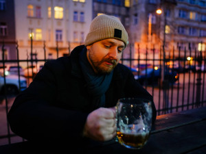 Hospodské prostředí pomáhá udržovat vztahy a komunity, nádražky ale postupně vymizí, říká odborník na pivní kulturu