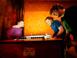 Hospodské prostředí pomáhá udržovat vztahy a komunity, nádražky ale postupně vymizí, říká odborník na pivní kulturu