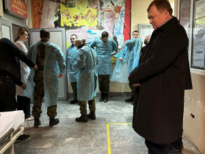 Popáleným ze severomakedonského klubu pomáhá i tým z pražské vojenské nemocnice