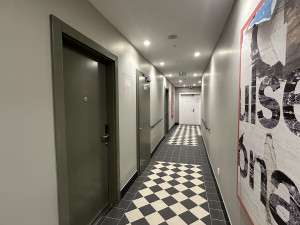 Dům, kde zemřeli Toufar a Palach, prošel rekonstrukcí za tři sta milionů. Je z něj hotel se stovkou pokojů