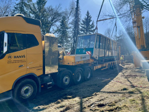 Vozy lanovky odvezli z Petřína, nově budou sloužit v muzeích. Nahradí je švýcarské stroje