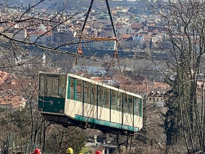 Vozy lanovky odvezli z Petřína, nově budou sloužit v muzeích. Nahradí je švýcarské stroje