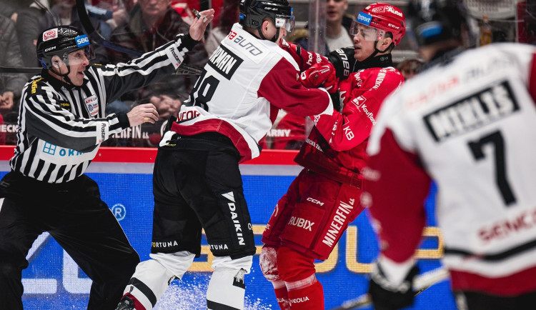 Sparta ve třetím čtvrtfinále prohrála na ledě Třince 3:2