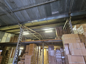 Boty i energetické nápoje. Celníci zabavili tisíce padělků za 160 milionů